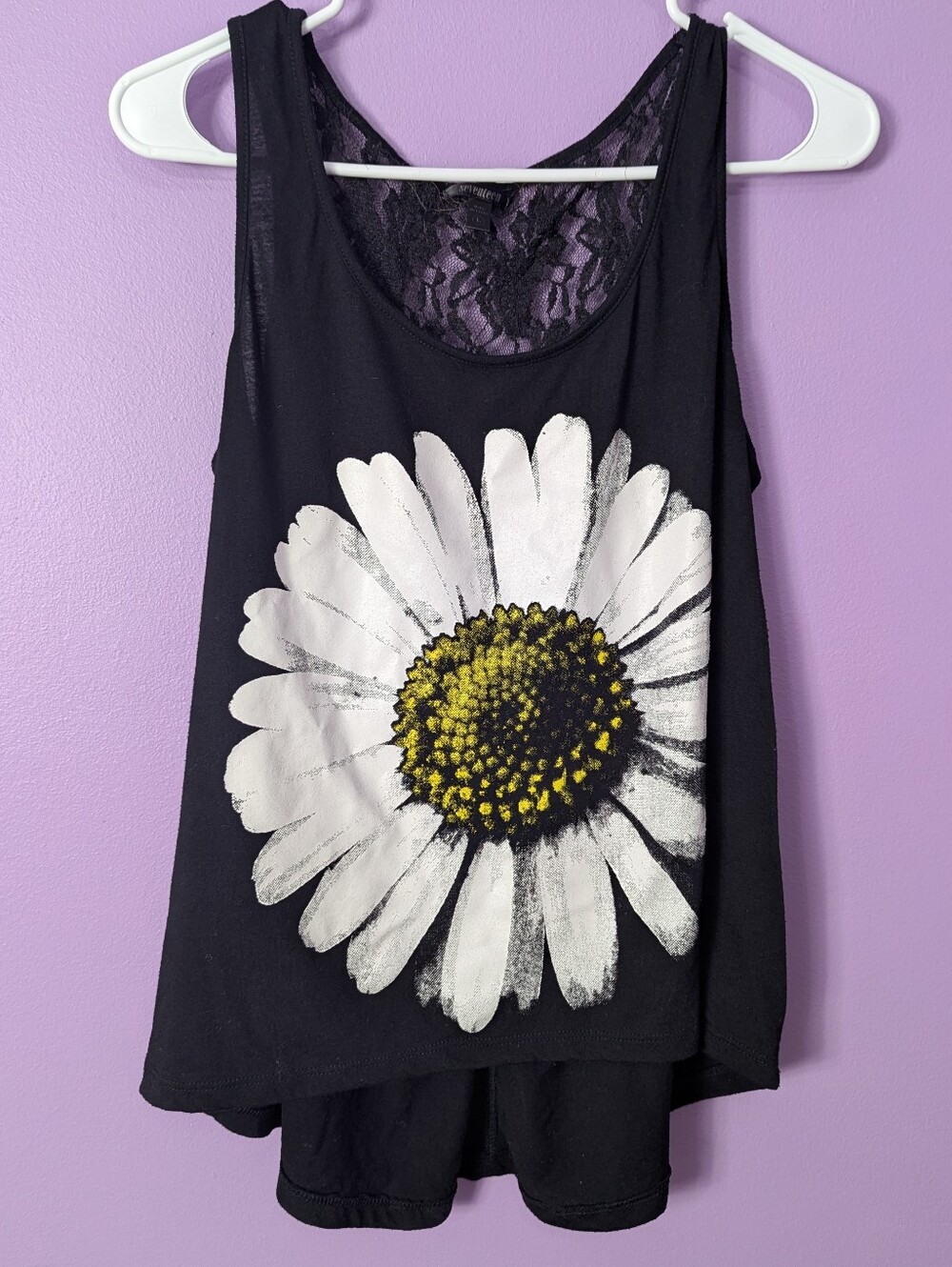 Seventeen Large Racerback Tank Daisy Graphic
